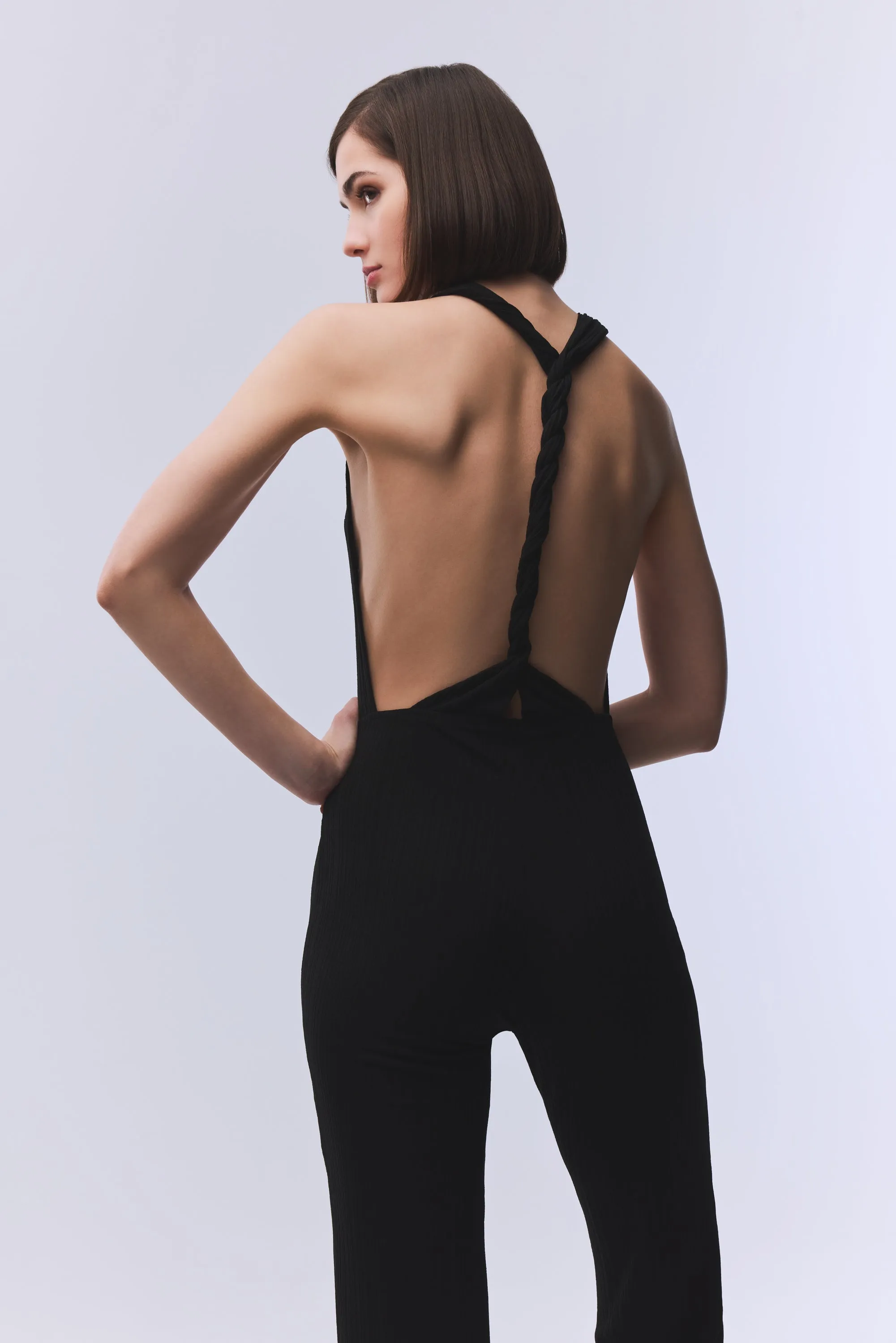 BLACK CRINKLED V-NECK BACK-KNOT DETAILED JUMPSUIT