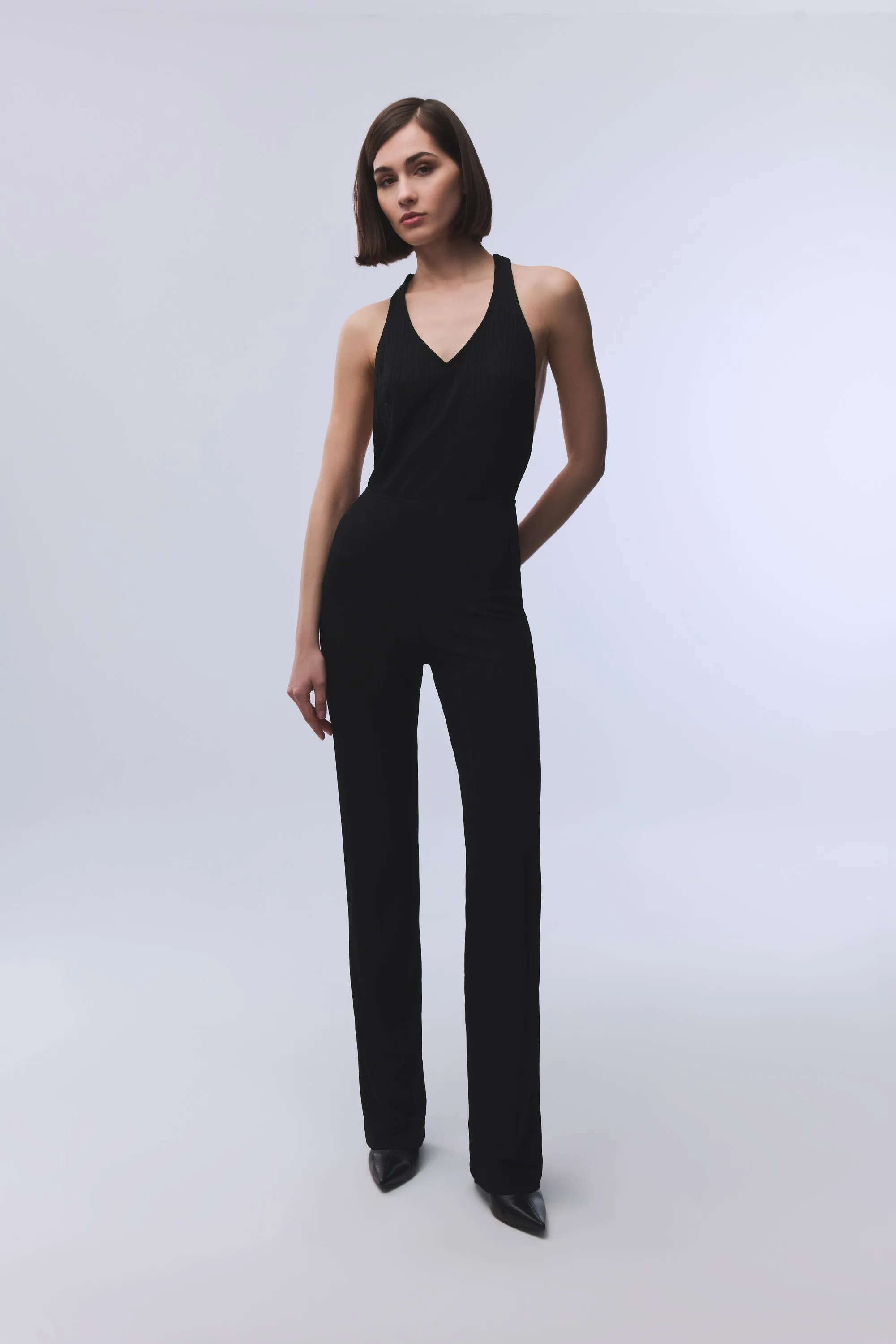 BLACK CRINKLED V-NECK BACK-KNOT DETAILED JUMPSUIT