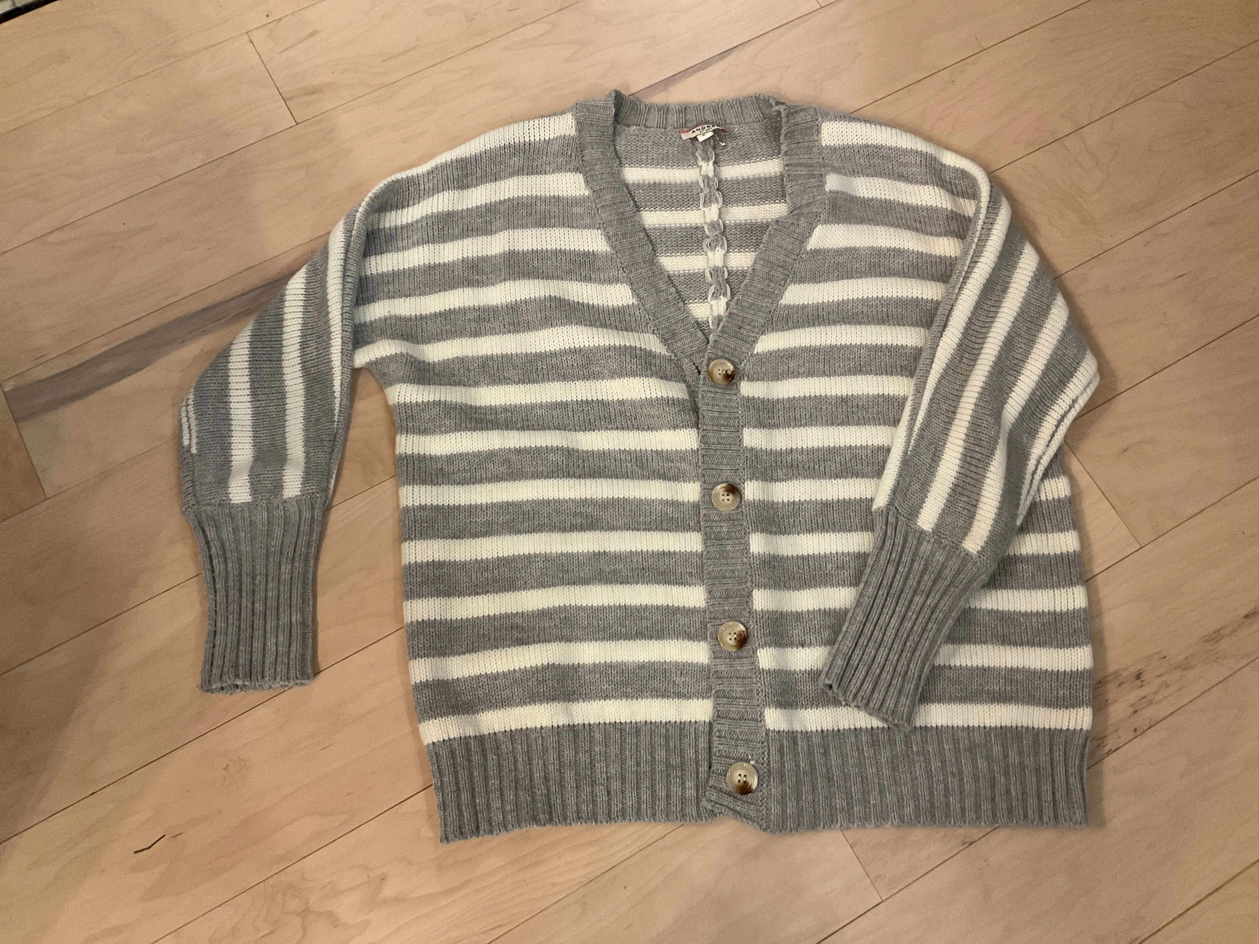 {{ClientCode}} GRAY AND CREAM ANDREE CARDIGAN, S