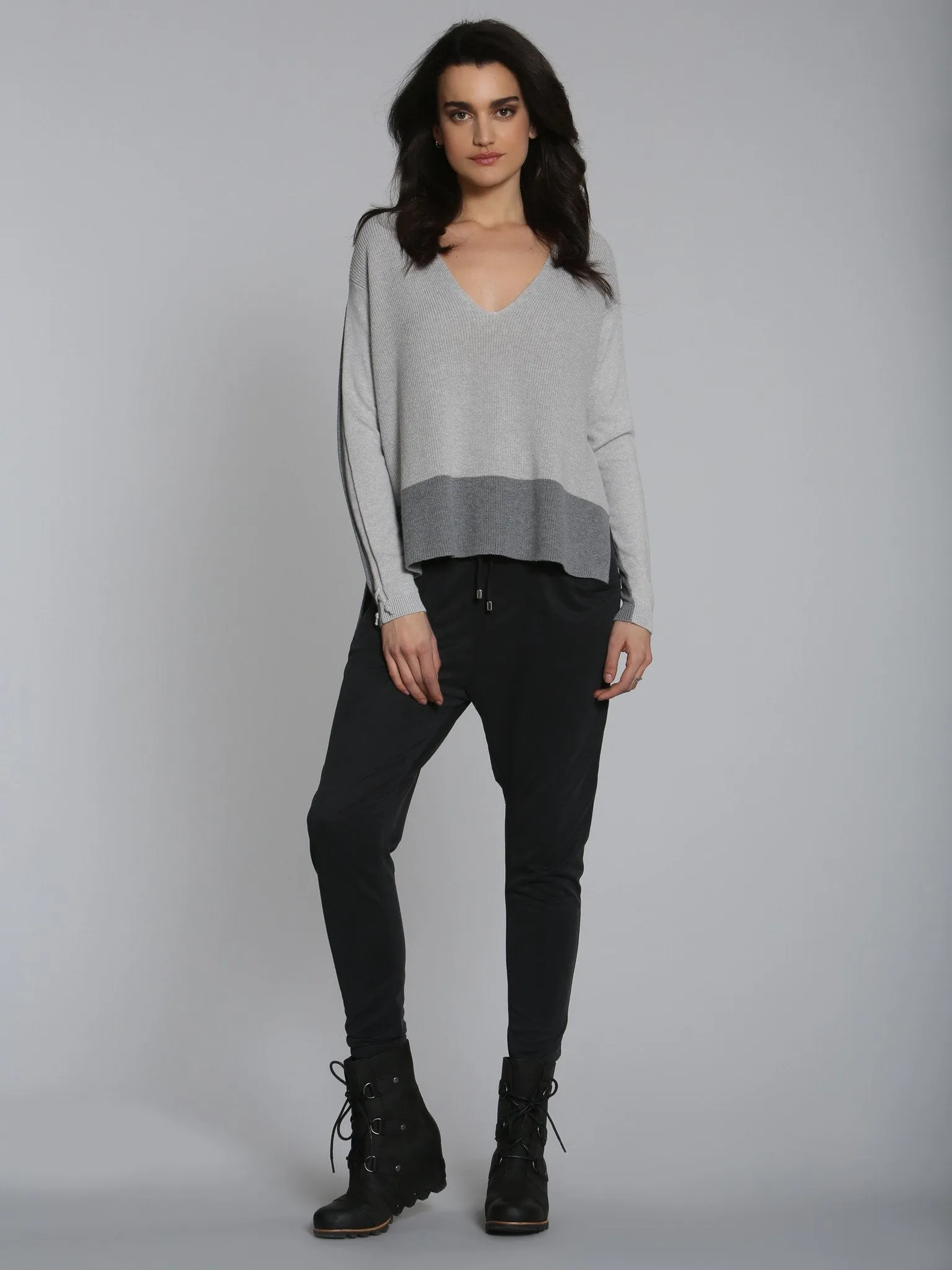 Cool Two Tone Vee - Fog