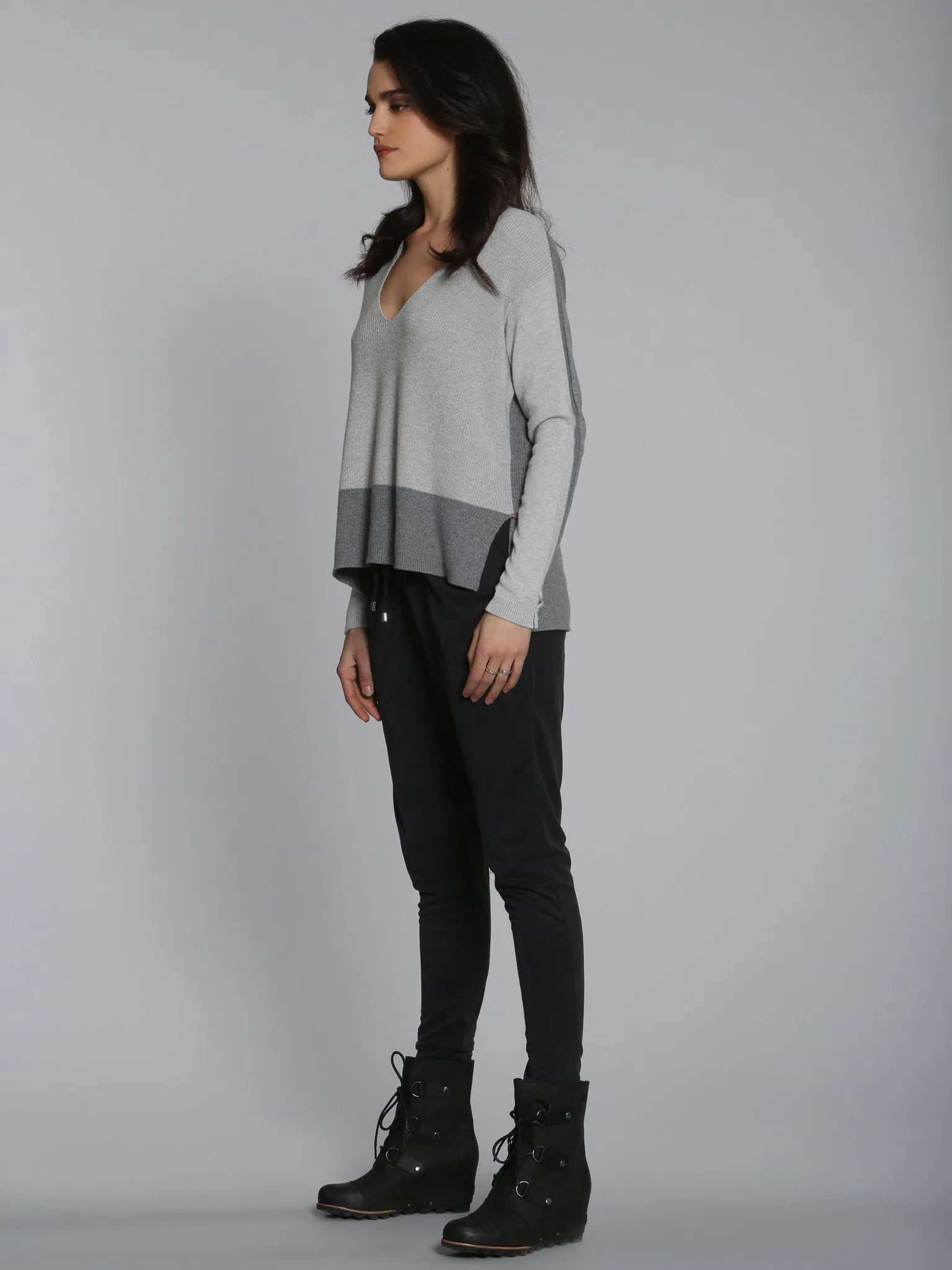 Cool Two Tone Vee - Fog