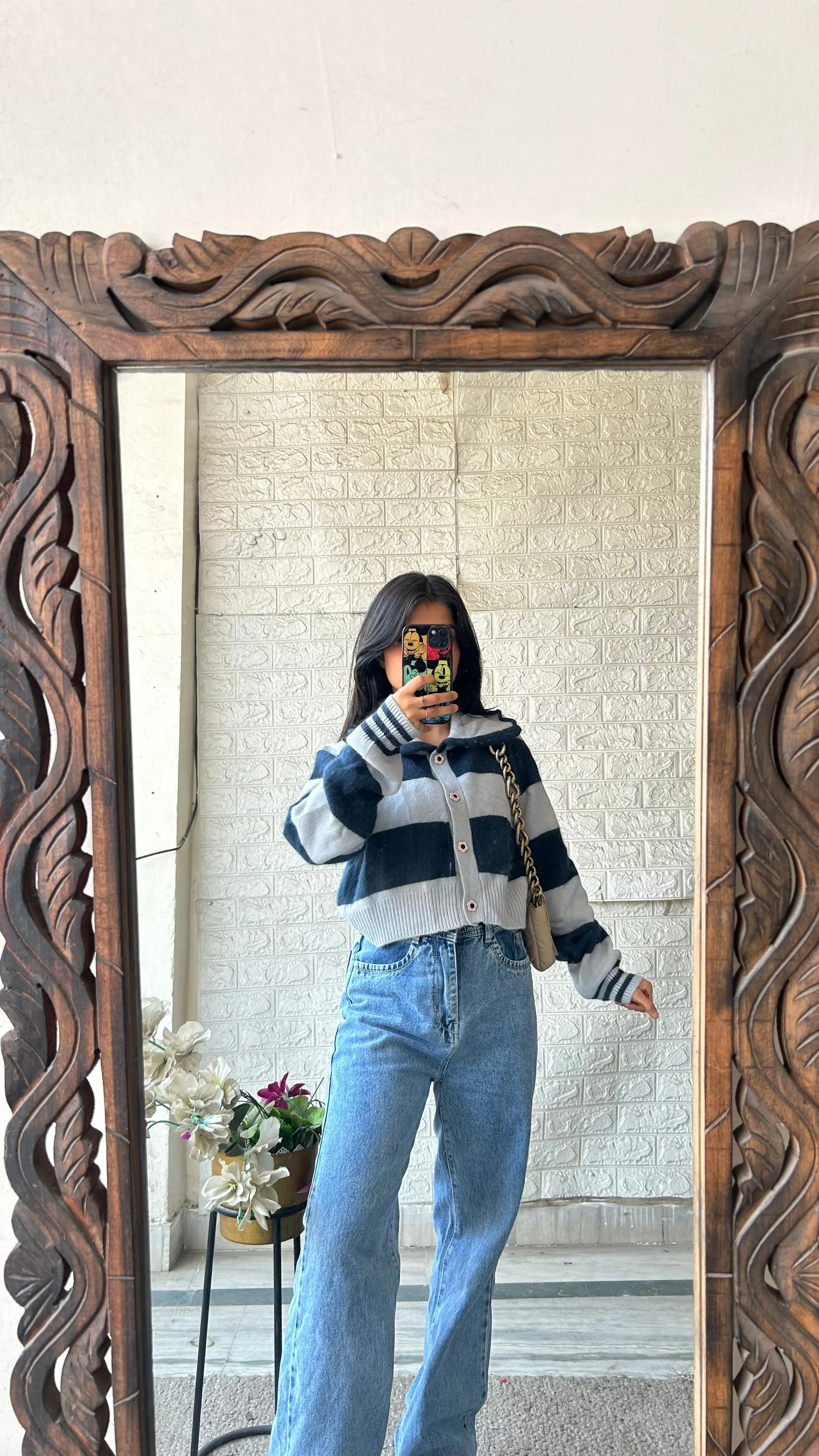 Cute sweater ( flower button) S
