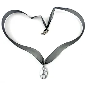 Howlite Pendant on Organza Artisana