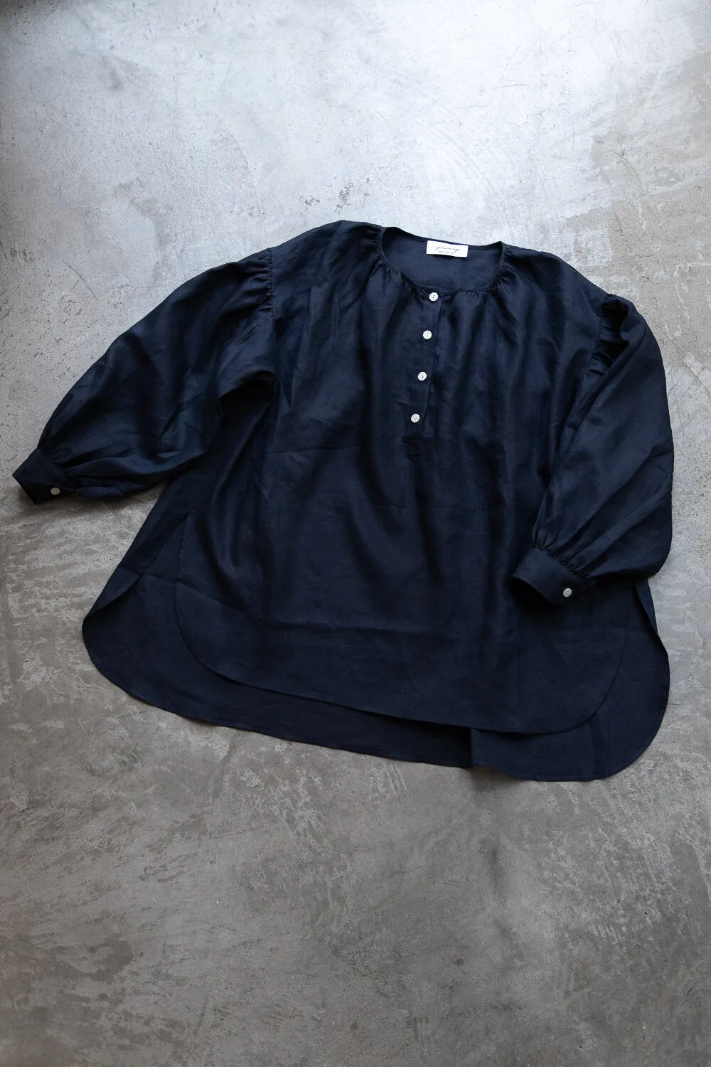 Puffy linen blouse