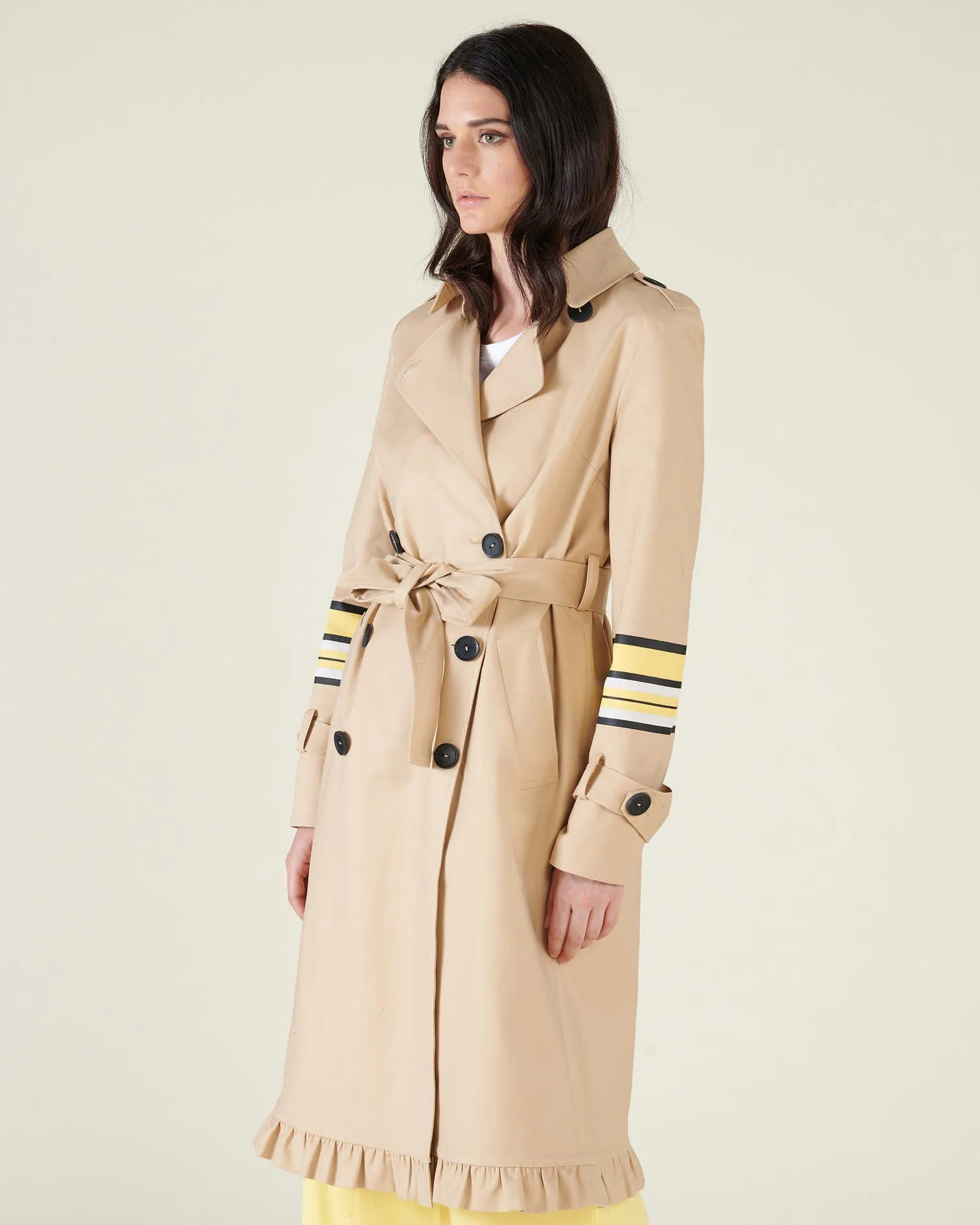 Trench coat with edge with volant
